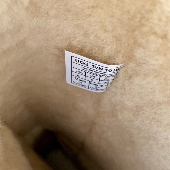 New!🍁UGG® Bailey Button Triplet Il' Boot Chestnut Suede, Size 8 - Picture 16 of 16